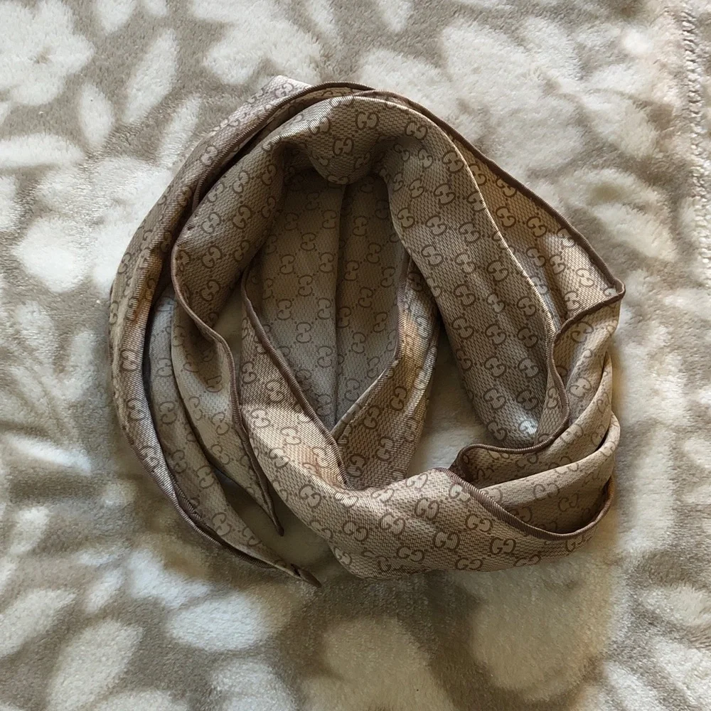 ✨Authentic Vintage Gucci Scarf